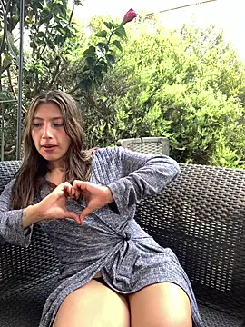 kloepink_ (F teen) - CREAM IN MY BOOBS