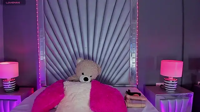 gabby_bale (F teen) - 2 fingers in my pussy 😈