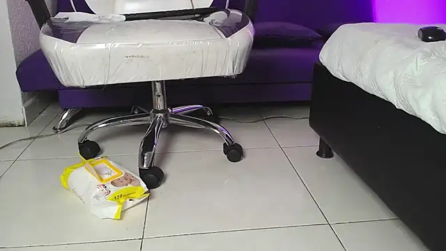 charlotte_ebony_ (F young) - flash ass + spank *3