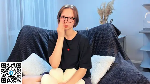 umbravelour (F teen) - kiss the camera