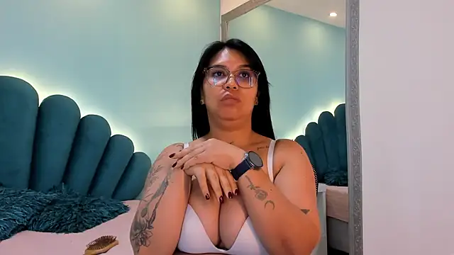 sharlott18 - Sharlott18's free webcam