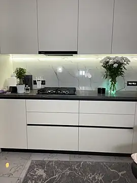 curlylara (F young) - show