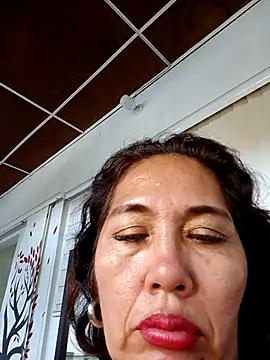 anniecoopeer (F mature) - Rub my ass