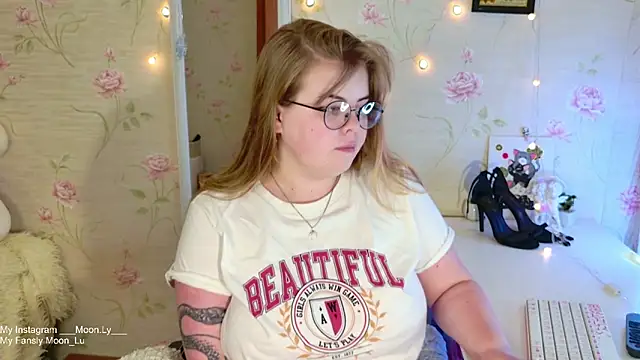 sinnamon_ (F young) - tease pussy