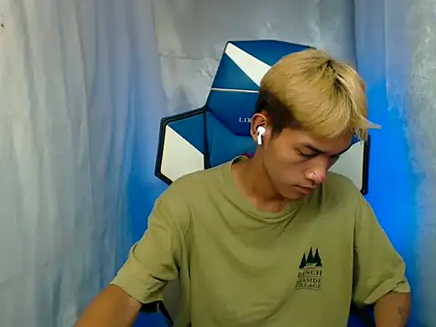 riks_tyler (Ask my age) - christmas cum