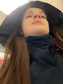 kittyqueeny (F young) - risky rub pussy in tram near people😈