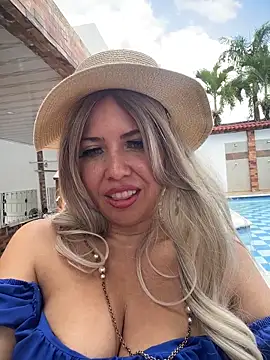 isasantodomingo (F milf) - Dildo+cum  on the balcony