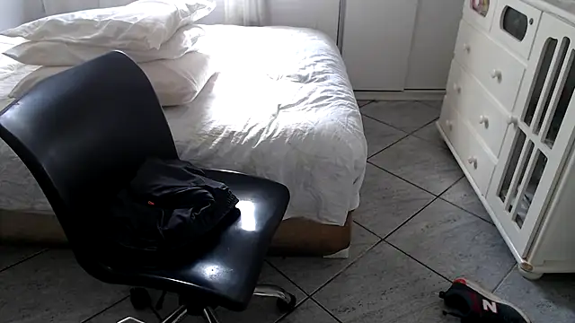 mysterbearmg (Ask my age) - CUM IN PUBLIC