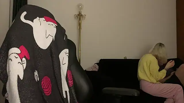 sexy_sweets (Ask my age) - Fingering on pussy - 2 min