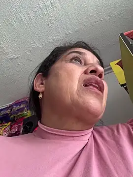 siri_duque (F mature) - inserting fingers into the vagina