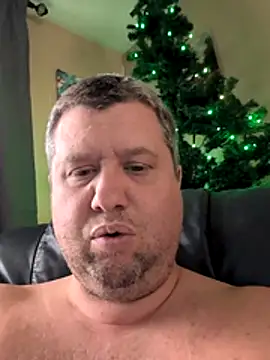 single_white_male (Ask my age) - Try to make daddy cum!