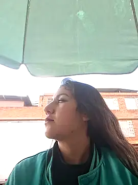 caroline__07 (Ask my age) - FULL NAKED in the street