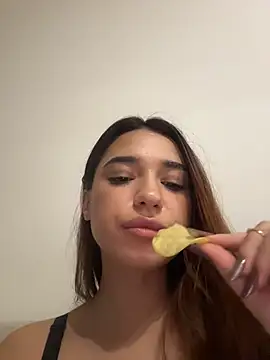 italiangirl (F young) - Dildo show