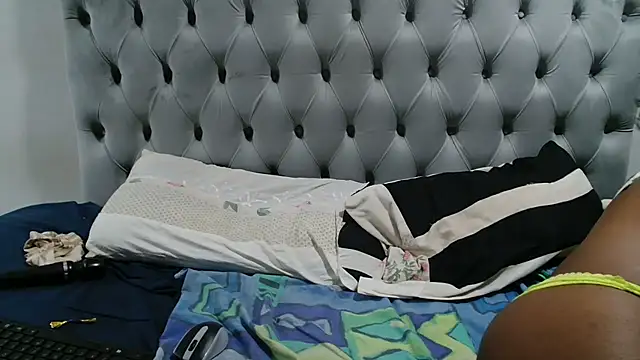 sexybeverly_ (F mature) - finger  fuck