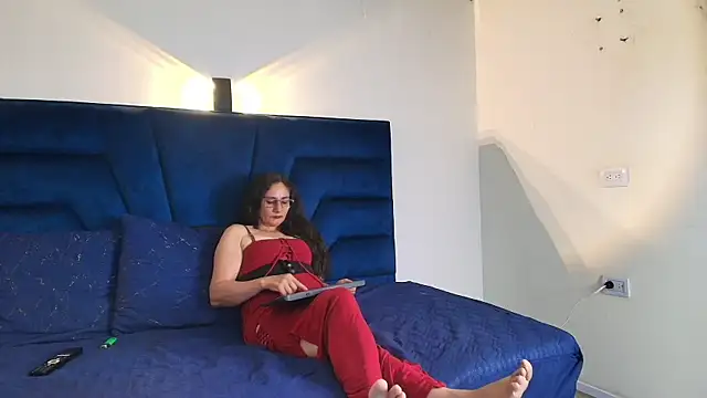 sharon_stone5 (F milf) - finger in the ass