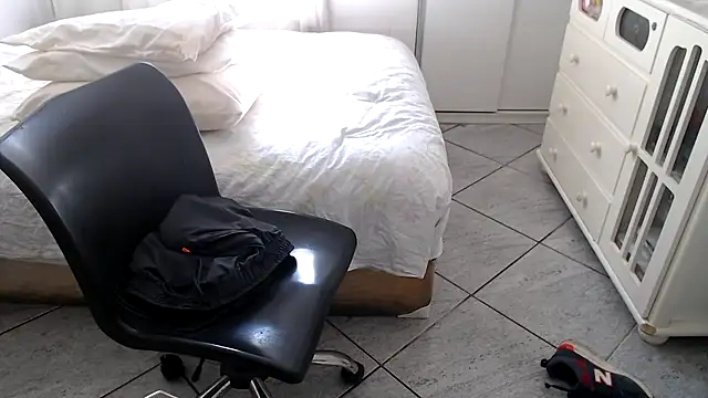 mysterbearmg (Ask my age) - CUM IN PUBLIC