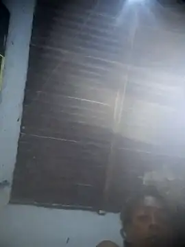 garota10 (F young) - Anal sentada de frente Maia foto no priv