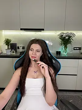 curlylara (F young) - show