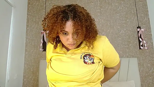 yera_carey (F young) - Camaltoe + zoom + rub pussy x3min