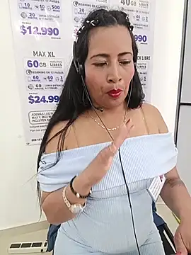 paula20- (G milf) - I walk naked through my office .😮🔥🥵🥵