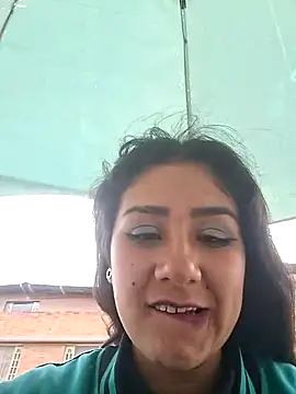 caroline__07 (Ask my age) - FULL NAKED in the street