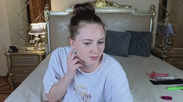 holybabydoll (F teen) - tease ass close to camera