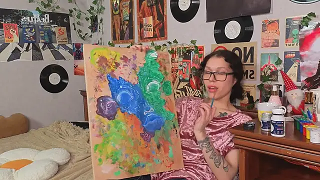 terrieherimann (F young) - Gently touch your collarbone