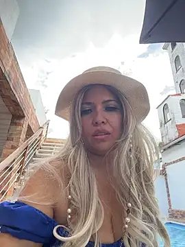 isasantodomingo (F milf) - Dildo+cum  on the balcony
