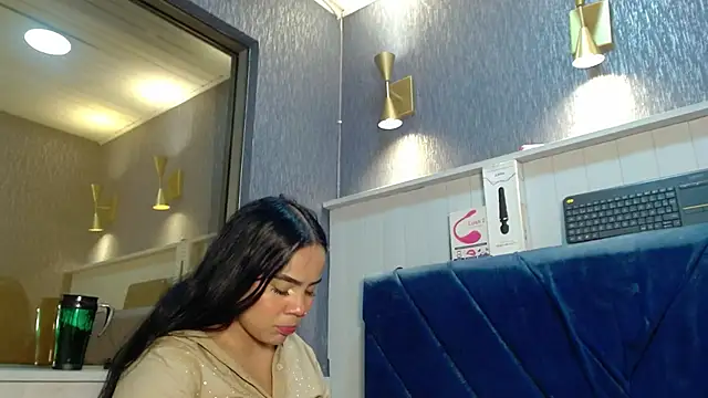 emilyqueen3x (F teen) -  💥iniciar sex machine 🥰