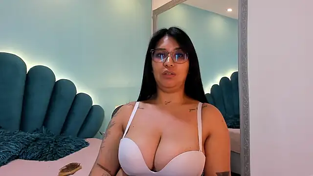 sharlott18 (F young) - oil my body!!!