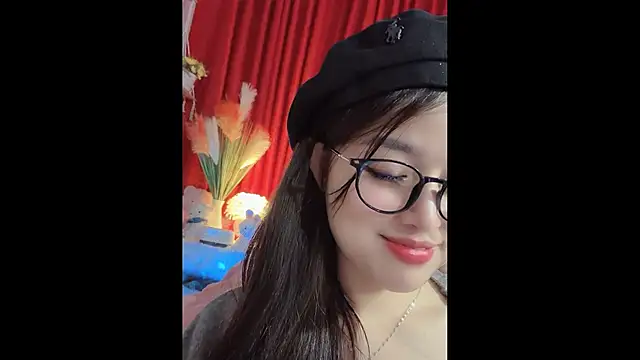 micandy-lovee - MiCandy-Lovee's free webcam