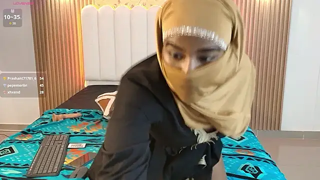 lina_arabiann (F young) - Doggy position