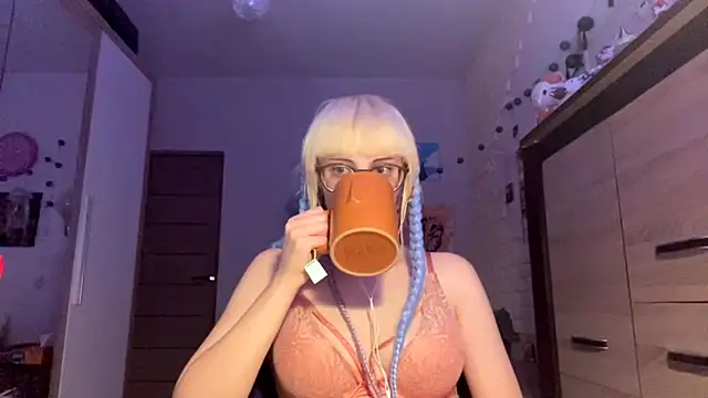 effacedscan (F teen) - take off stockings and show legs