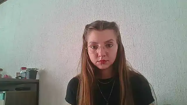 SweetyBabyDemon live cam screenshot female on VideoChat.work — Live Cam Directory