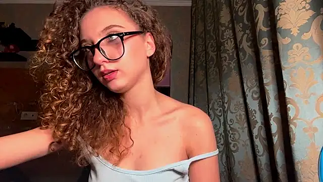 brocadedemulsion (F teen) - Sexy smack my lips