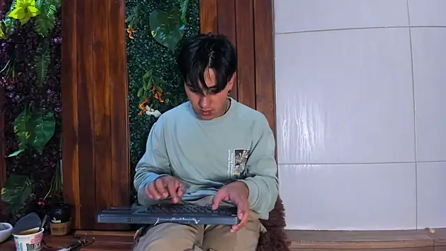 andy_joy_ (M young) - stay in undies