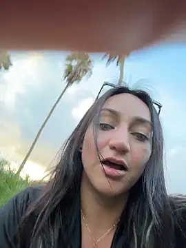 Ninabigtitied webcam