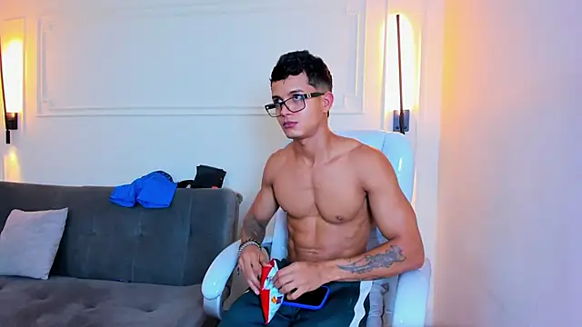 Paradise_boy_s webcam