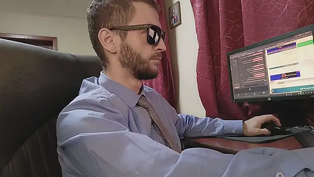 333Alone_in_theDark777 webcam