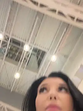 tisha_busty (F milf) - OPEN THE DOOR AFTER THE SQUIRT