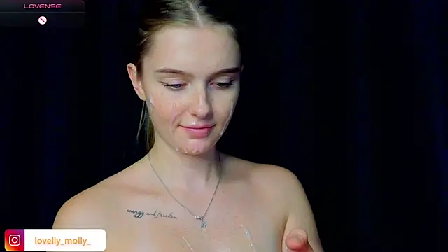 Lovelly_molly1 live show on StripChat 