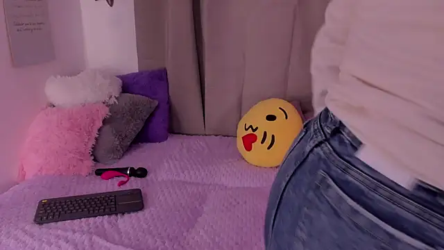 alanaa_gomezz webcam