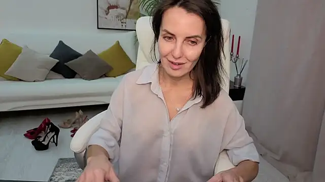 Beylly live cam screenshot female on VideoChat.work — Live Cam Directory