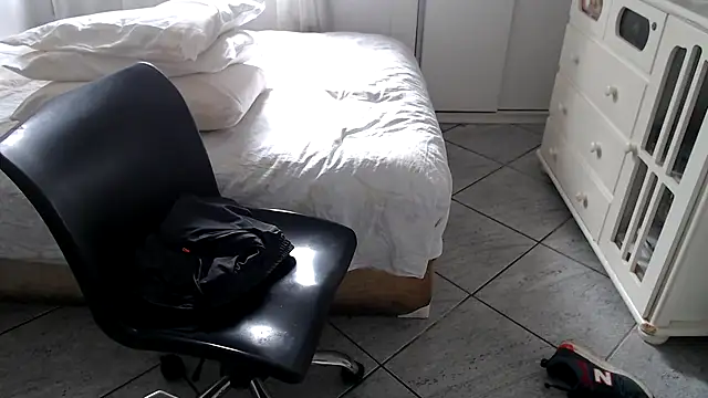 mysterbearmg (Ask my age) - CUM IN PUBLIC