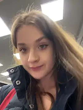 kittyqueeny (F young) - risky open nipples in public on tram