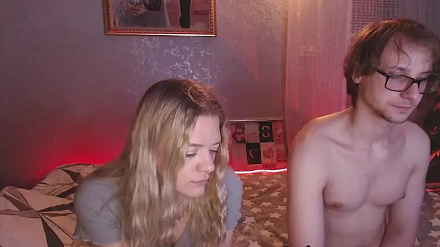 Your_Horny_Friends webcam