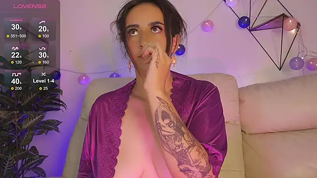 Enola_Holmes_ webcam