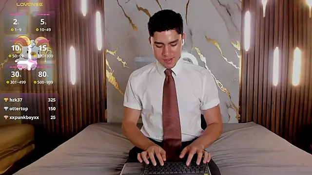 LiamNovak live cam screenshot male on VideoChat.work — Live Cam Directory