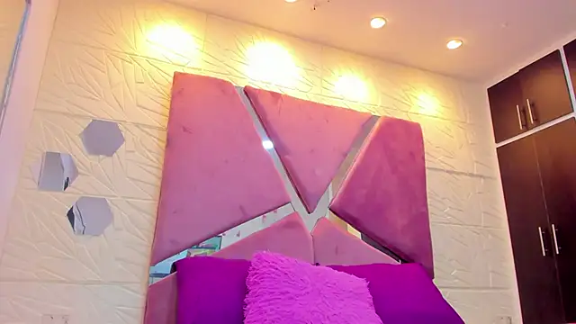 charlotte_ice1 (F young) - full nude - torso hot