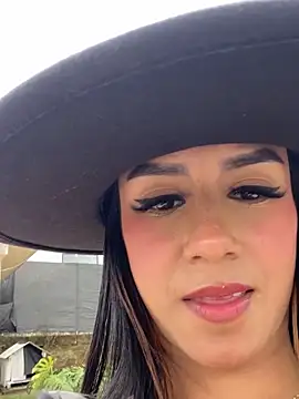 juliana_xander (F young) - 4 slaps on boobs 🥵